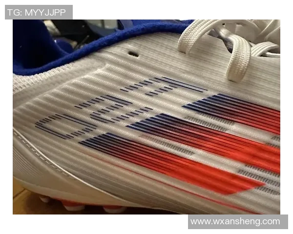 足球鞋袋球星图案设计解析及其背后的品牌文化探索